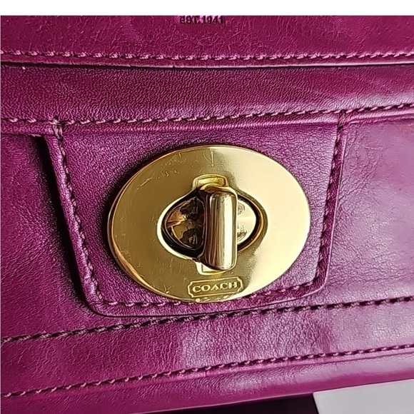 COACH 12450 Hampton Lindsey Leather Plum Flap Turnlock Clutch Charm Wrist Strap - Picture 4 of 12